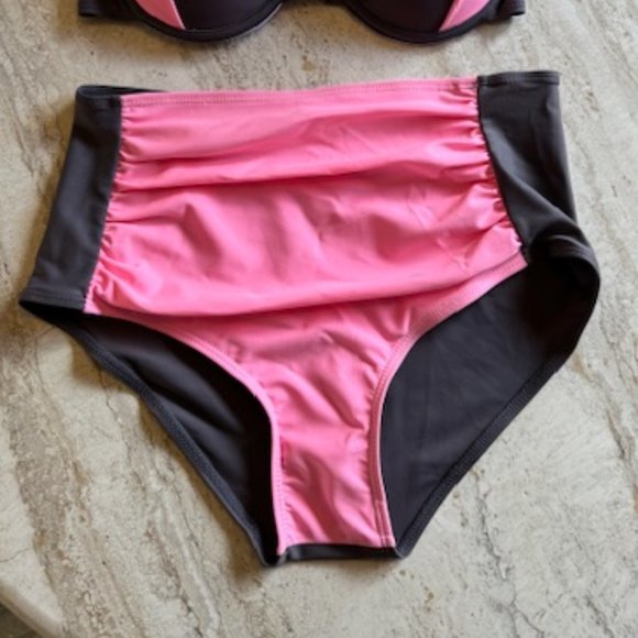 Pink and Gray Two-Piece Woman's Swimsuit Pin Up Style - Picture 10 of 10